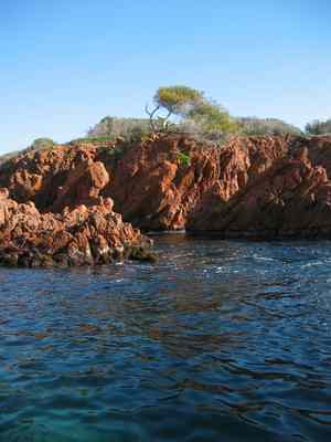 location saint raphael, villa bord de mer pied dans l'eau agay antheor