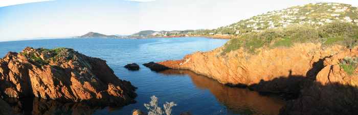 location saint raphael, villa bord de mer pied dans l'eau agay antheor