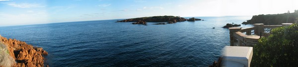 Location bord de mer pied dans l'eau Var, villa bord mer Var, villa pied dans l'eau Var, villa vacances bord mer Var.